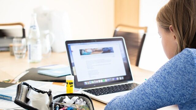 Top 6 Ways in which education technology eases the learning